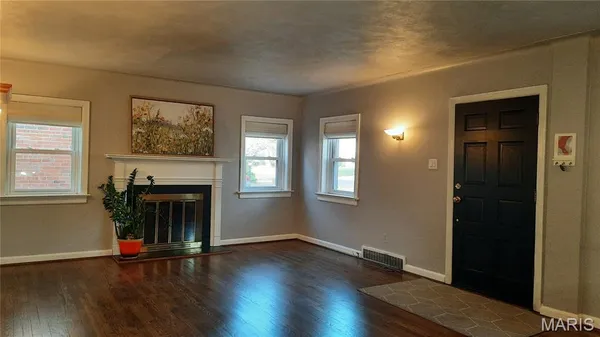 $1,950 | 7806 Garden Avenue, Shrewsbury, MO 63119