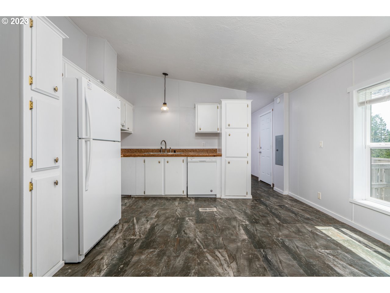 24698 Evergreen Road Philomath, OR 97370 - Photo 5 of 19 Gallery Image 5