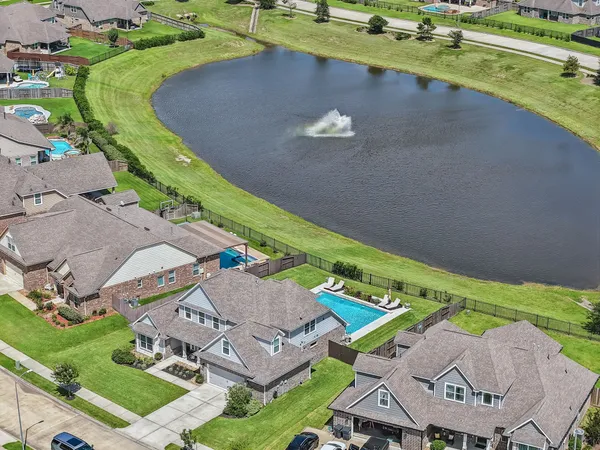 $549,000 | 9706 Suffolk Downs Drive, Mont Belvieu, TX 77523
