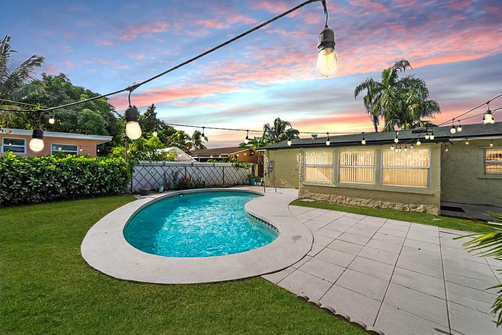 520 Southwest 72nd Terrace North Lauderdale, FL 33068 - Photo 2 of 35 a view of a swimming pool with a lake view