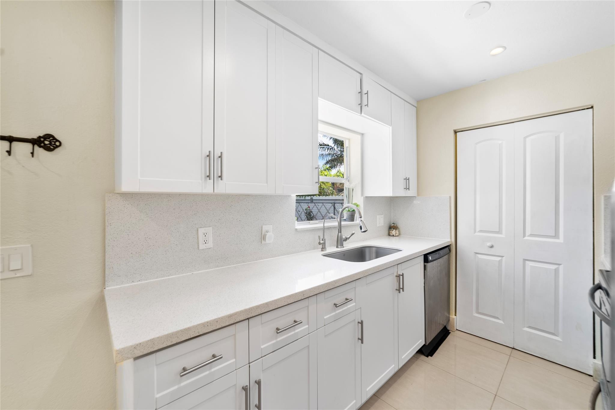 520 Southwest 72nd Terrace North Lauderdale, FL 33068 - Photo 9 of 35 a utility room with cabinets