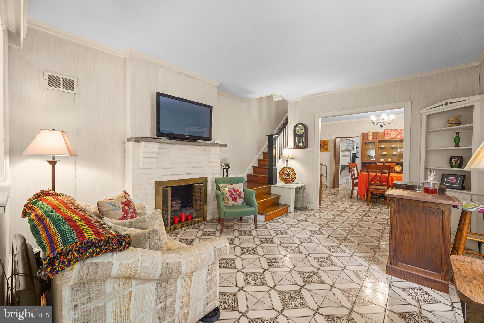 31 East Gravers Lane Philadelphia, PA 19118 - Photo 8 of 35 Living Room