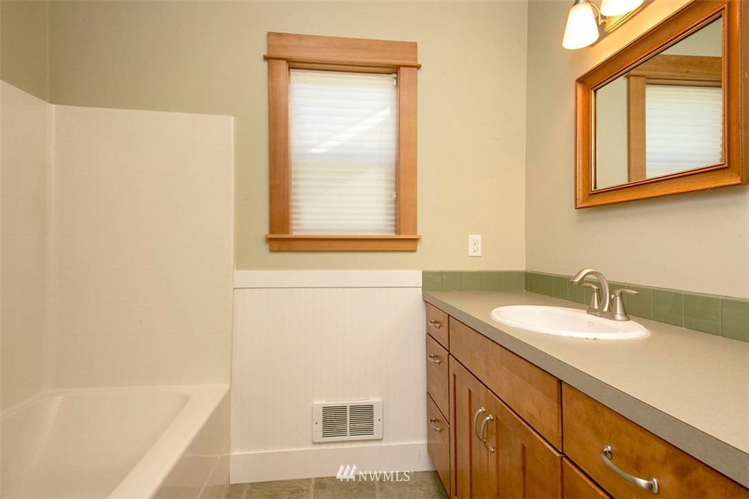 1265 Dines Point Road Greenbank, WA 98253 - Photo 15 of 29 Gallery Image 15