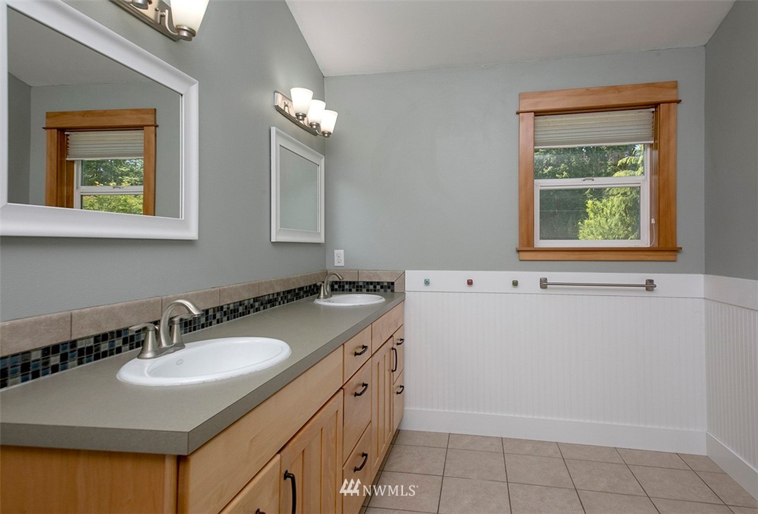 1265 Dines Point Road Greenbank, WA 98253 - Photo 19 of 29 Gallery Image 19