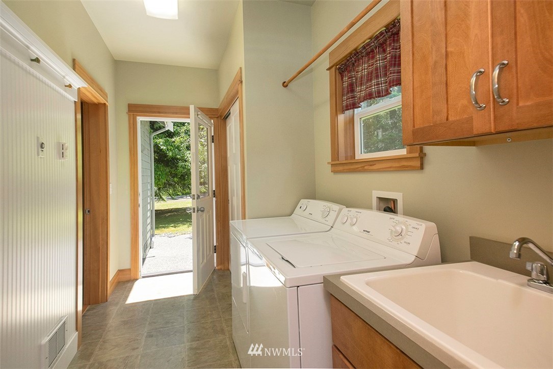 1265 Dines Point Road Greenbank, WA 98253 - Photo 10 of 29 Gallery Image 10