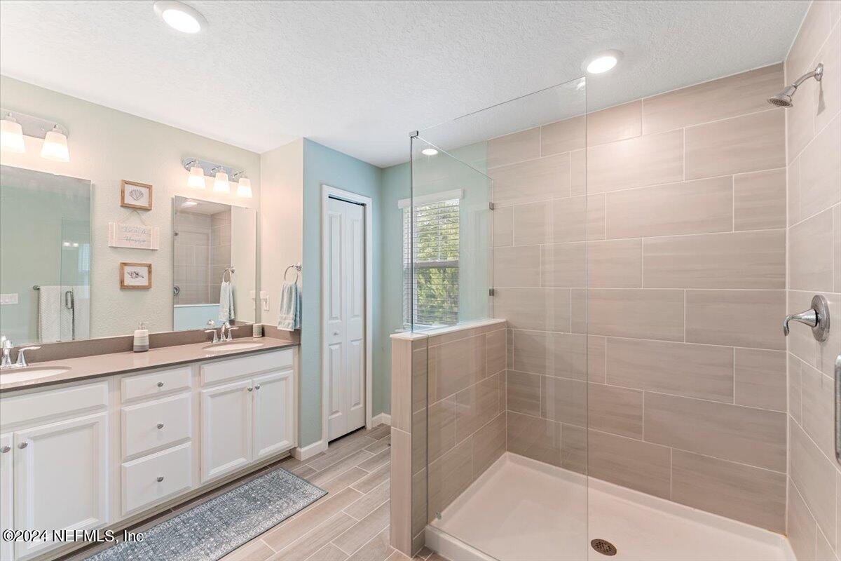 424 Boracay Circle St. Johns, FL 32259 - Photo 21 of 41 Primary Bathroom