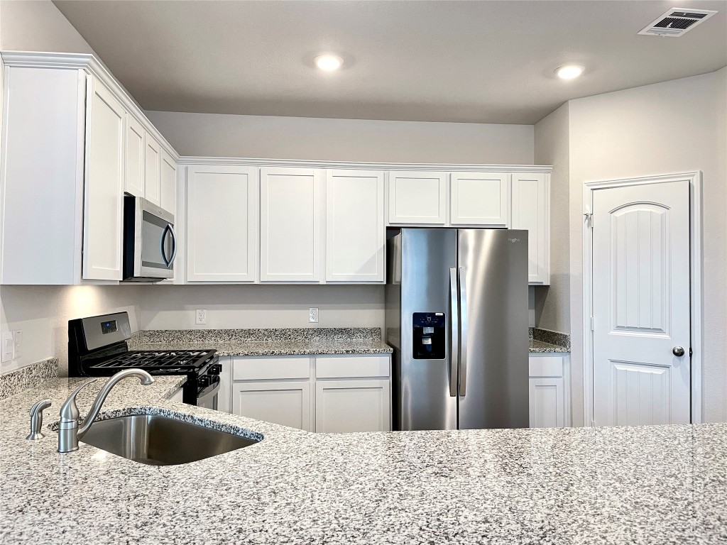 467 Evergreen Sumac Loop Kyle, TX 78640 - Photo 9 of 40