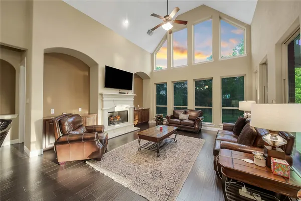 $899,900 | 5 Copper Cove, Conroe, TX 77304