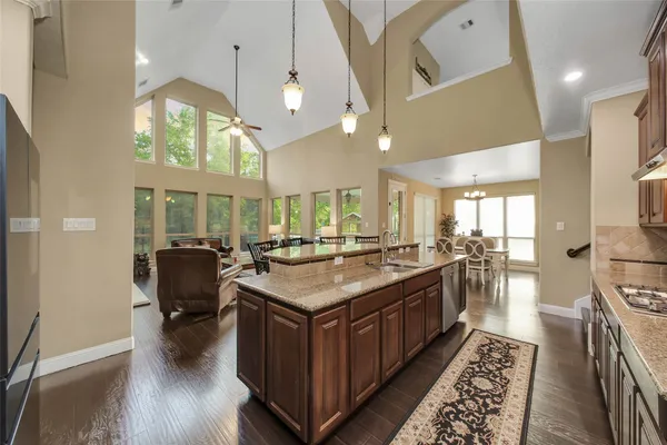 $899,900 | 5 Copper Cove, Conroe, TX 77304