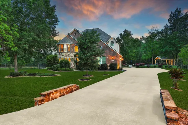 $899,900 | 5 Copper Cove, Conroe, TX 77304