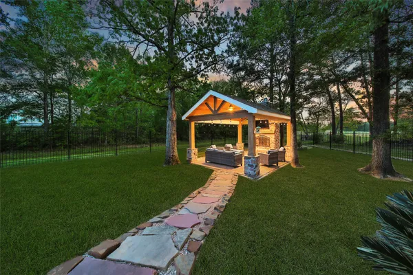 $899,900 | 5 Copper Cove, Conroe, TX 77304