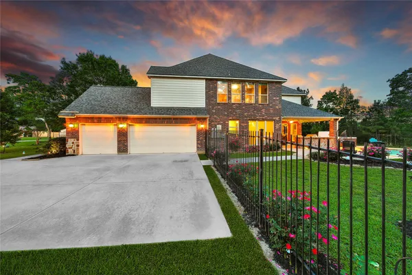 $899,900 | 5 Copper Cove, Conroe, TX 77304