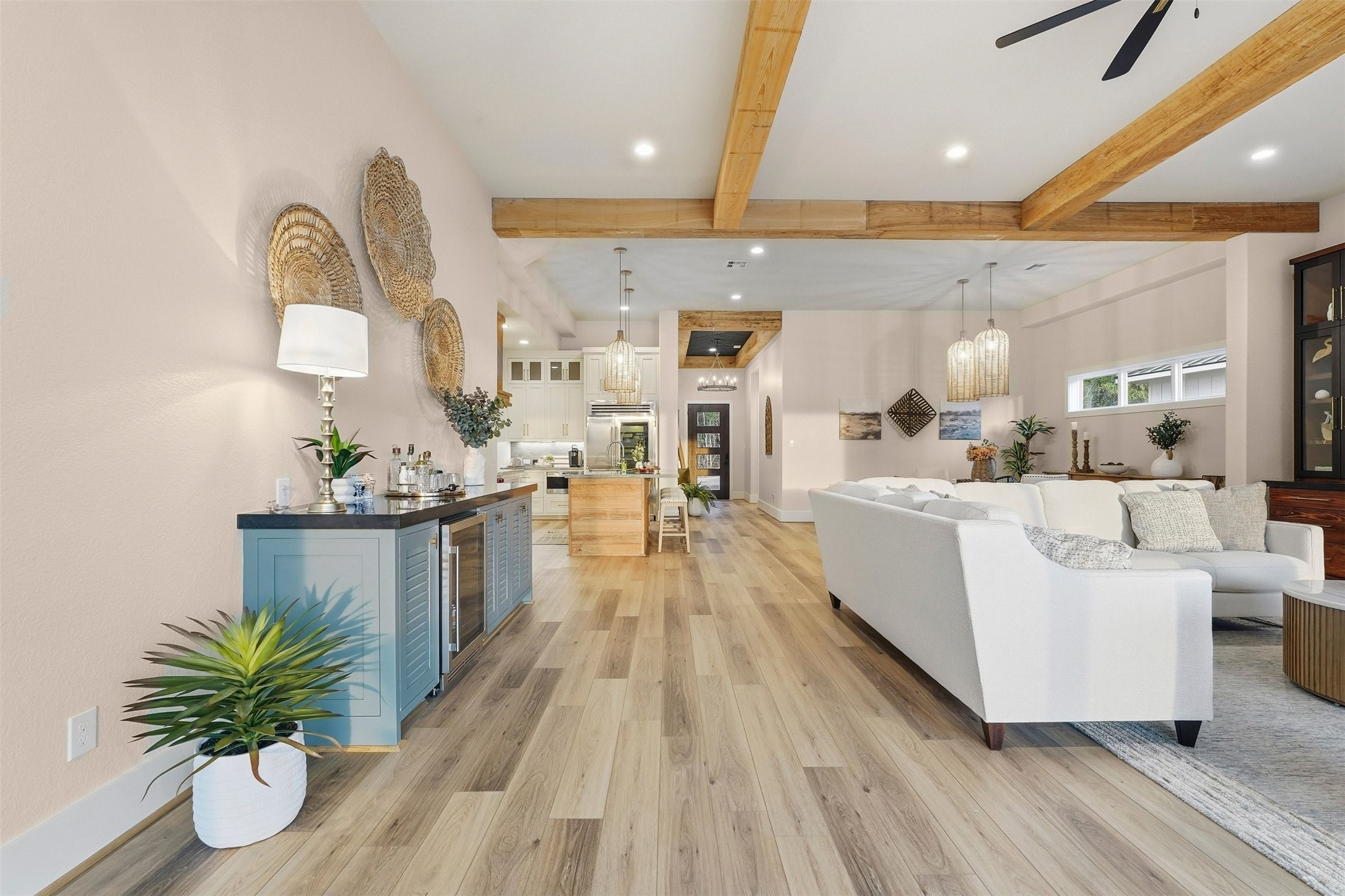 12833 Bruce Road Willis, TX 77318 - Photo 22 of 50 Bar/Drink Station in the LARGE Family Room