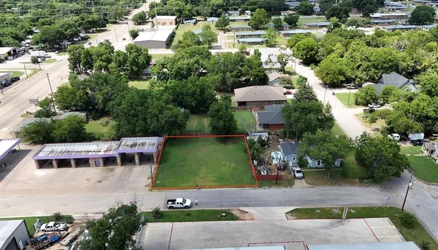an aerial view of a house with yard swimming pool and outdoor seating