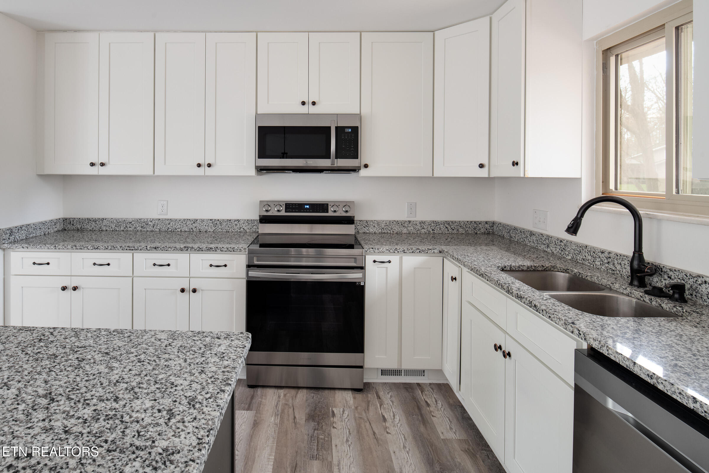 301 Oak Road Powell, TN 37849 - Photo 5 of 22 Kitchen