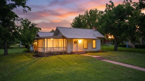$325,000 | 205 East Rainey Street, Mason, TX 76856