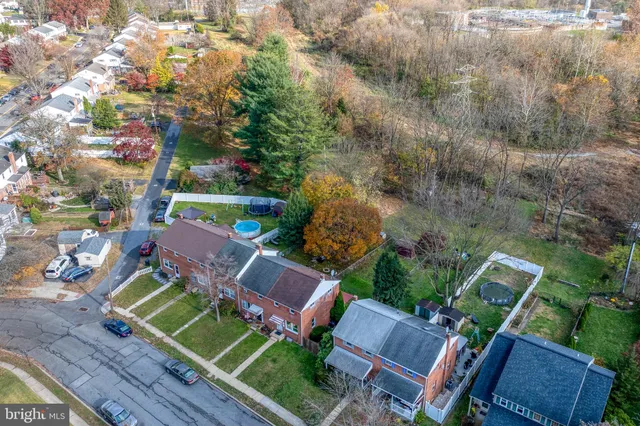 an aerial view of multiple house