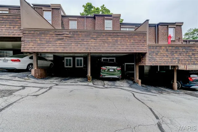 $195,000 | 13503 Coliseum Drive, Chesterfield, MO 63017