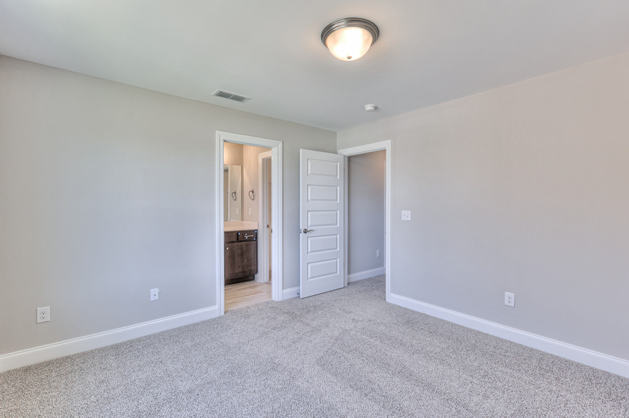 437 Ruby Oaks Lane Murfreesboro, TN 37128 - Photo 24 of 38 an empty room with closet and a bathroom
