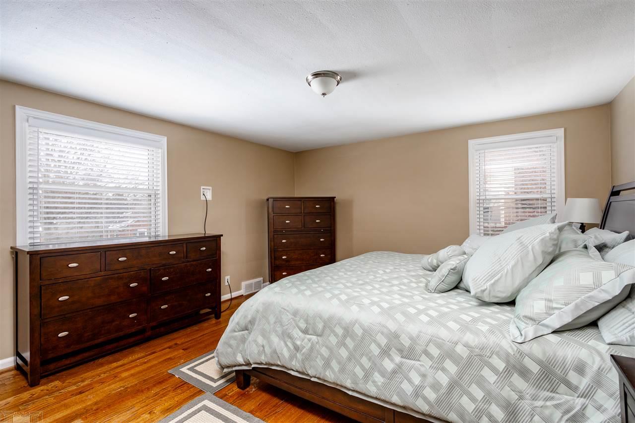1379 Fairholme Road Grosse Pointe, MI 48236 - Photo 23 of 36 50033399-22.JPG