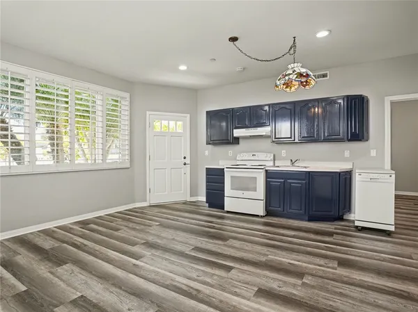 $3,000 | 518 South Helberta Avenue, Redondo Beach, CA 90277