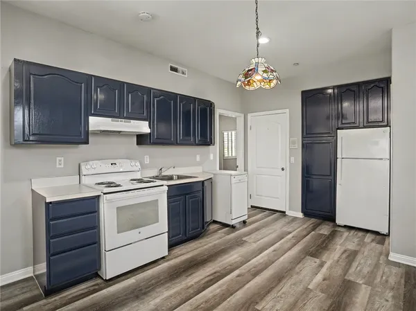 $3,000 | 518 South Helberta Avenue, Redondo Beach, CA 90277