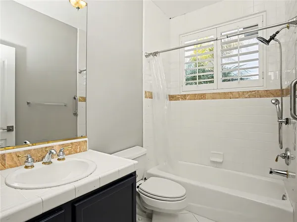 $3,000 | 518 South Helberta Avenue, Redondo Beach, CA 90277