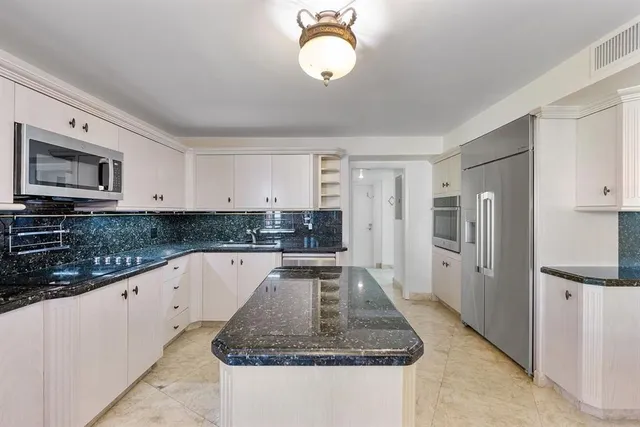 $1,375,000 | 1800 South Ocean Boulevard, Unit 410, Lauderdale-by-the-Sea, FL 33062