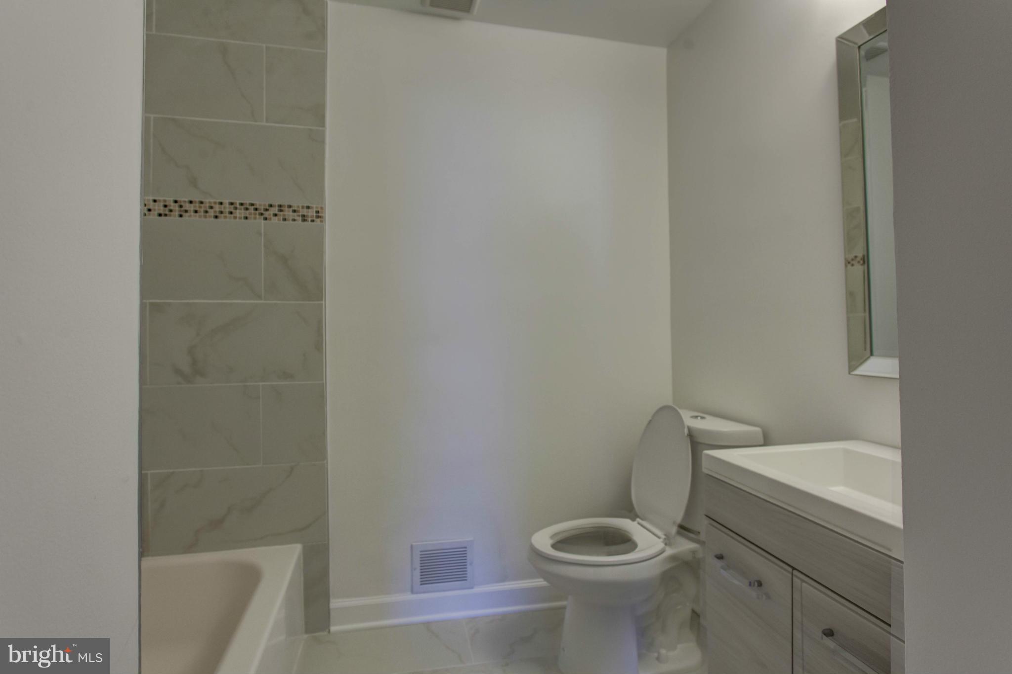 6808 Ben Franklin Road Springfield, VA 22150 - Photo 12 of 22 Bath
