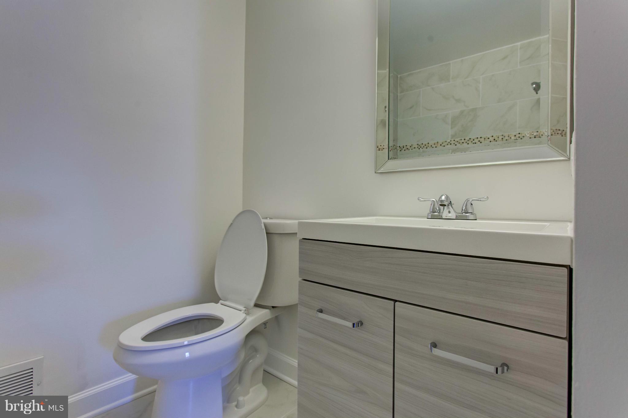 6808 Ben Franklin Road Springfield, VA 22150 - Photo 13 of 22 Bath