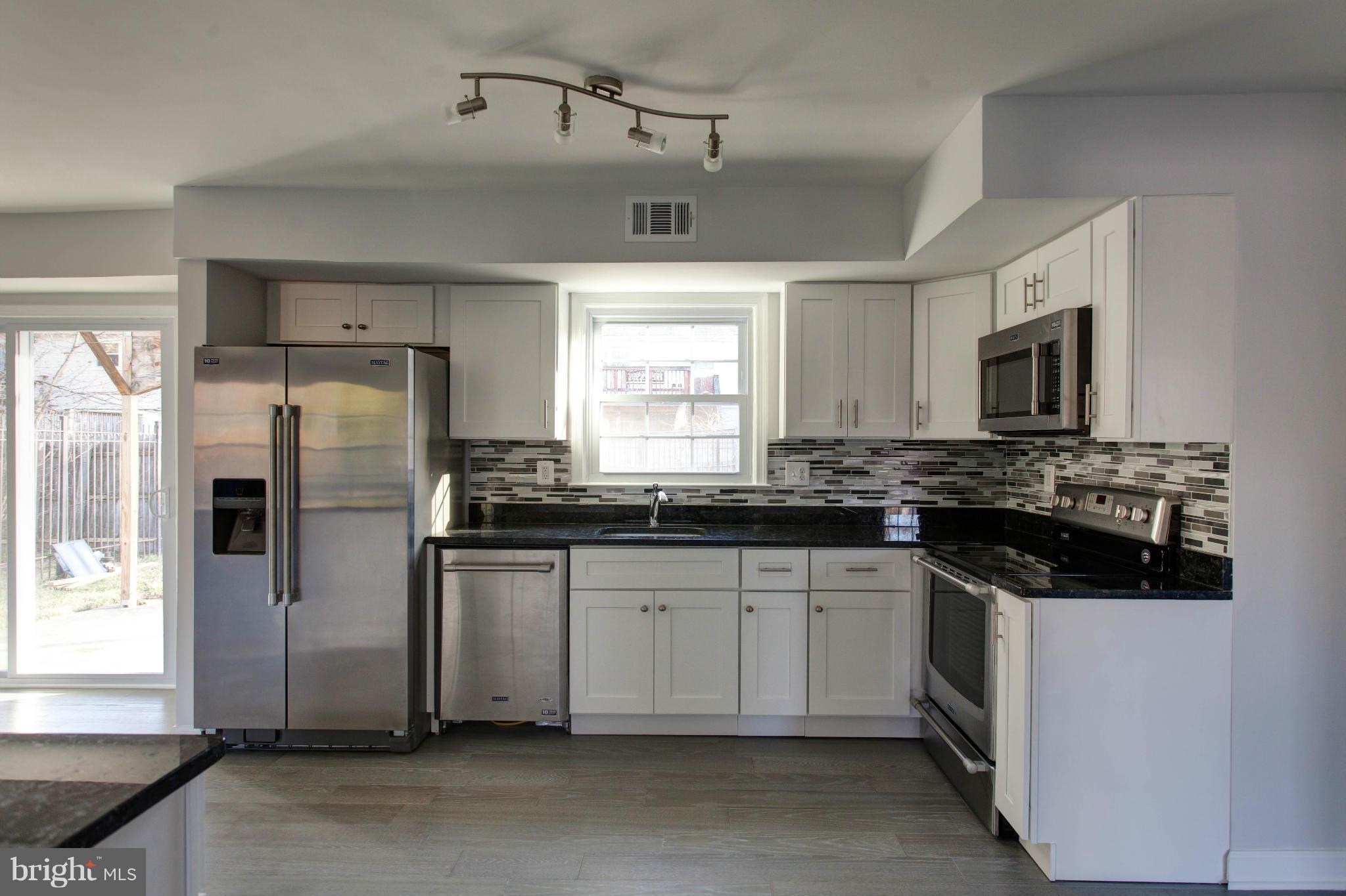 6808 Ben Franklin Road Springfield, VA 22150 - Photo 7 of 22 Kitchen