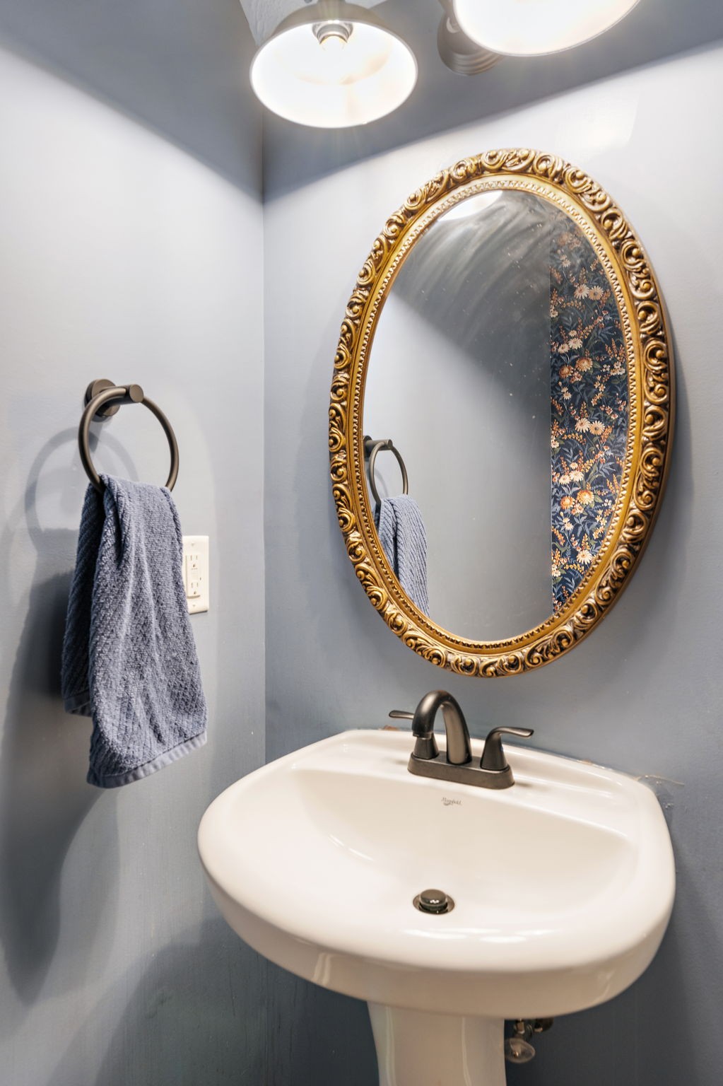 415 Shadow Glen Drive Nashville, TN 37211 - Photo 17 of 27 a bathroom with a sink and mirror