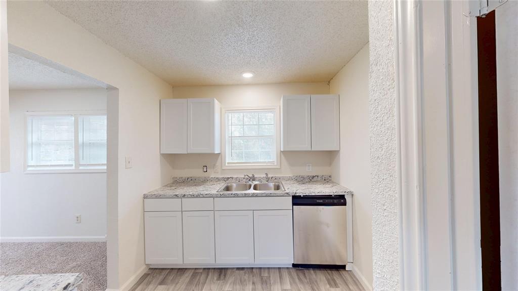 312 Lipscomb Street Cleburne, TX 76031 - Photo 11 of 27