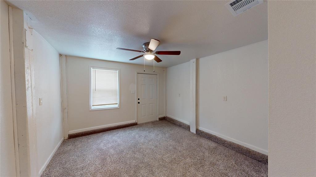 312 Lipscomb Street Cleburne, TX 76031 - Photo 12 of 27