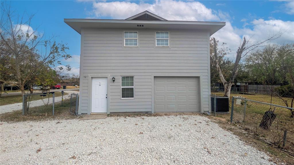 312 Lipscomb Street Cleburne, TX 76031 - Photo 2 of 27