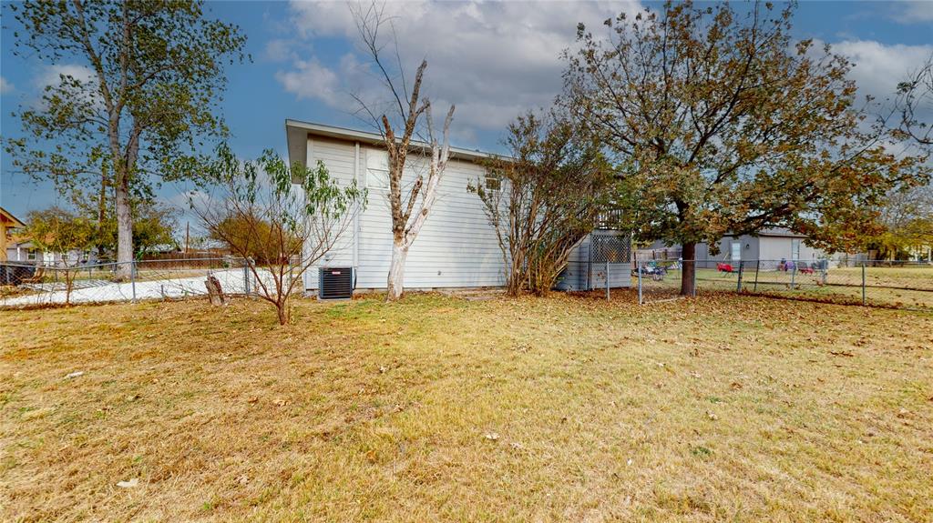 312 Lipscomb Street Cleburne, TX 76031 - Photo 26 of 27