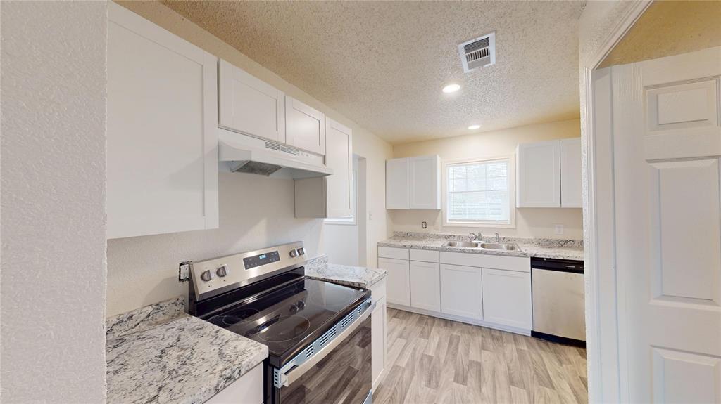 312 Lipscomb Street Cleburne, TX 76031 - Photo 5 of 27