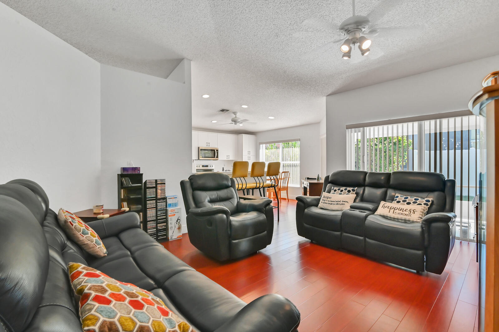 18350 Coral Sands Way Boca Raton, FL 33498 - Photo 15 of 32 15 Living room 03
