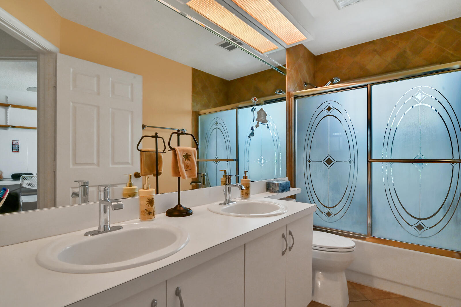 18350 Coral Sands Way Boca Raton, FL 33498 - Photo 22 of 32 Guest Bathroom