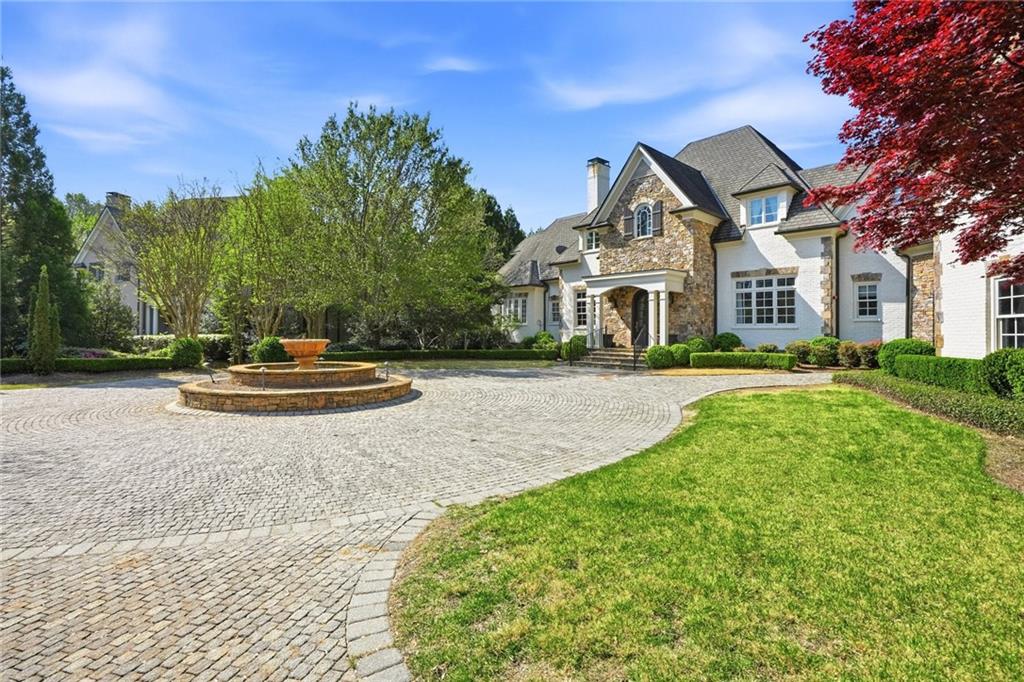 218 Londonberry Road Northwest Atlanta, GA 30327 - Photo 3 of 81