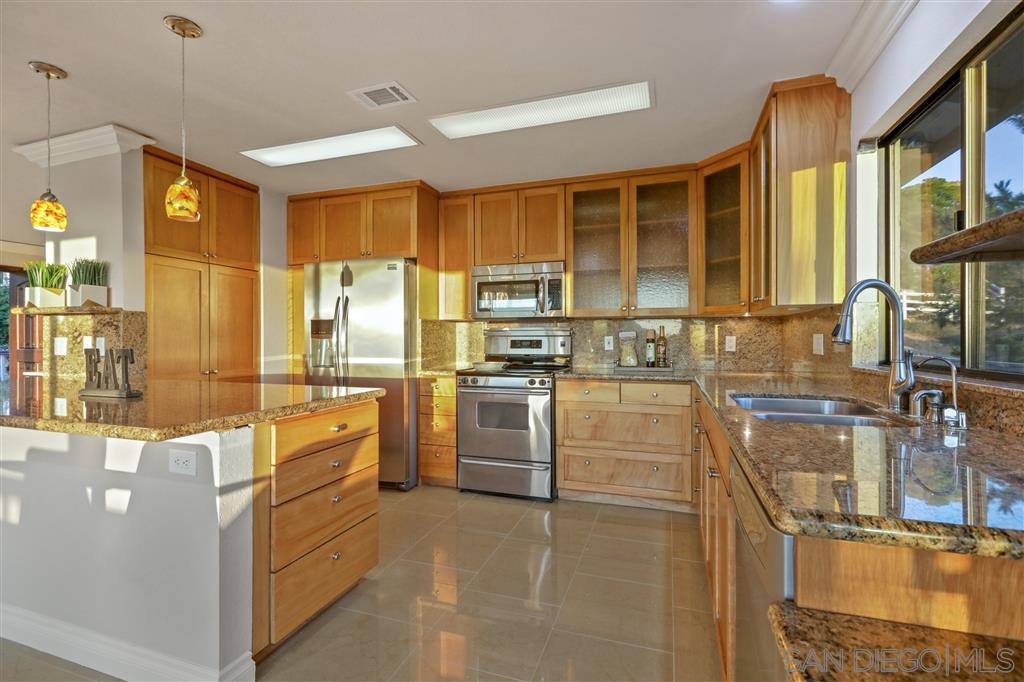 2505 Suncrest Boulevard El Cajon, CA 92021 - Photo 4 of 25