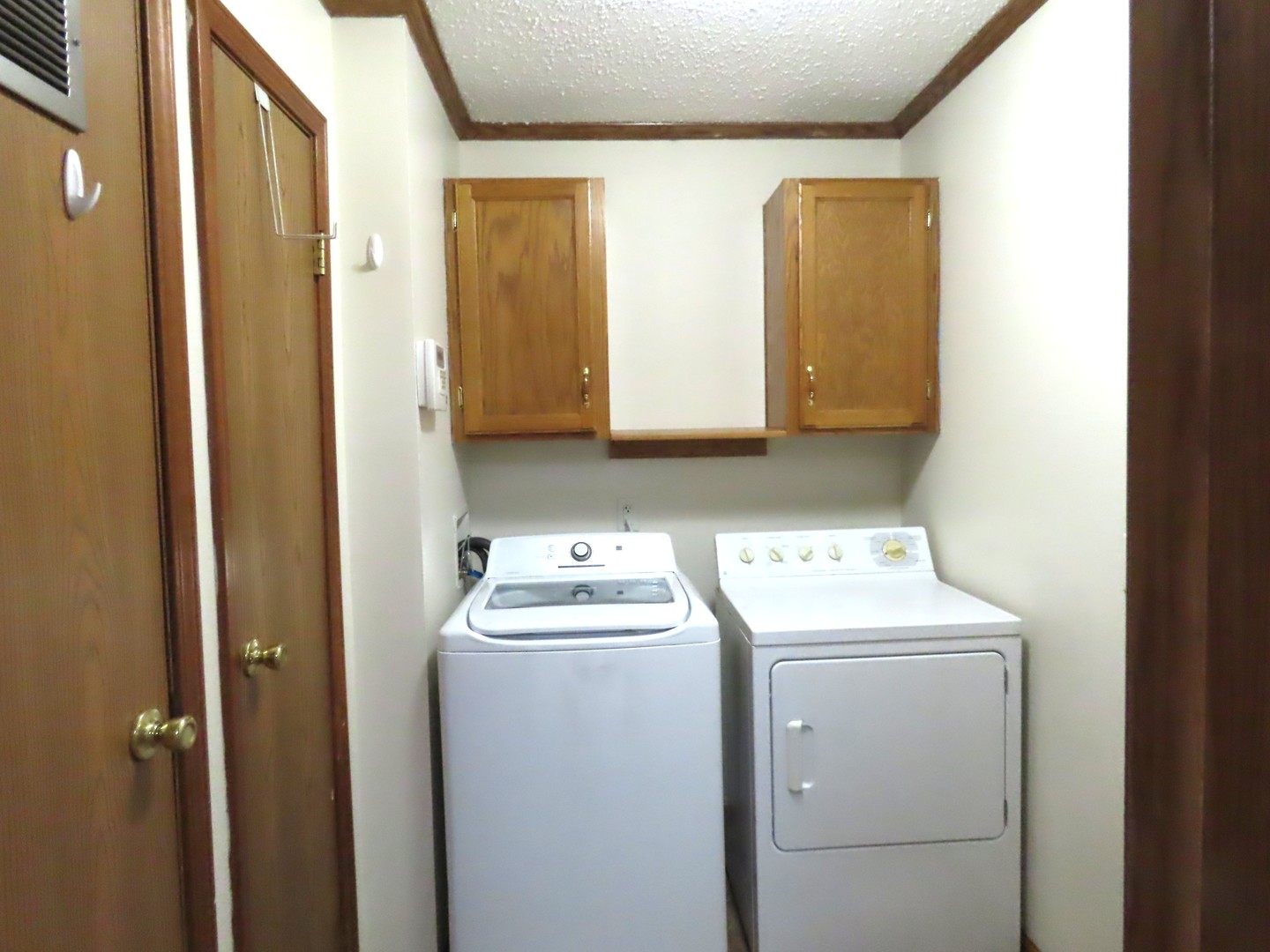 2968 North 2659th Road Seneca, IL 61360 - Photo 9 of 20 a utility room with dryer and washer