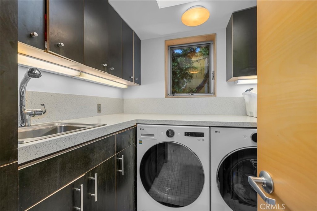 604 33rd Street Manhattan Beach, CA 90266 - Photo 35 of 46 a utility room with dryer and washer