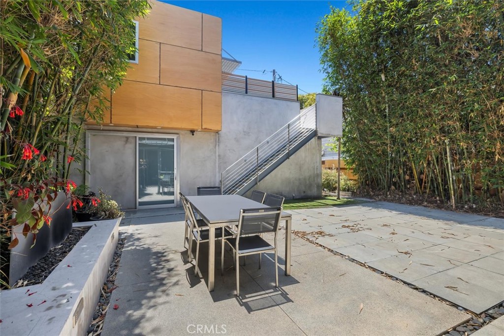604 33rd Street Manhattan Beach, CA 90266 - Photo 43 of 46 front view of a house with a chairs