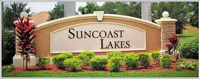 a sign that is sitting on the side of the road