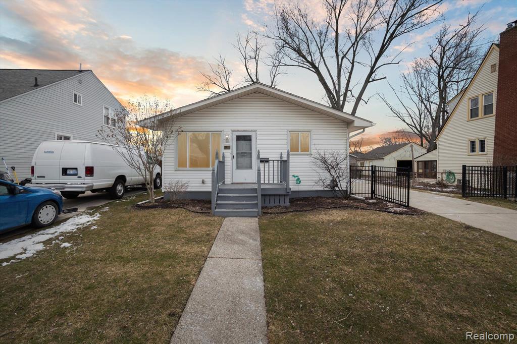 1626 Cambridge Road Berkley, MI 48072 - Photo 1 of 34