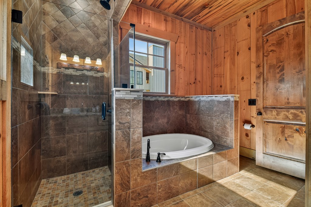 1901 Hogback Drive Blue Ridge, GA 30513 - Photo 16 of 50 Main Level Bathroom