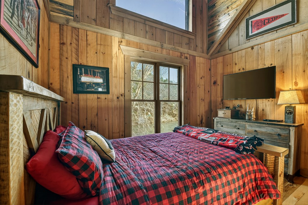 1901 Hogback Drive Blue Ridge, GA 30513 - Photo 20 of 50 Upper Level Bedroom