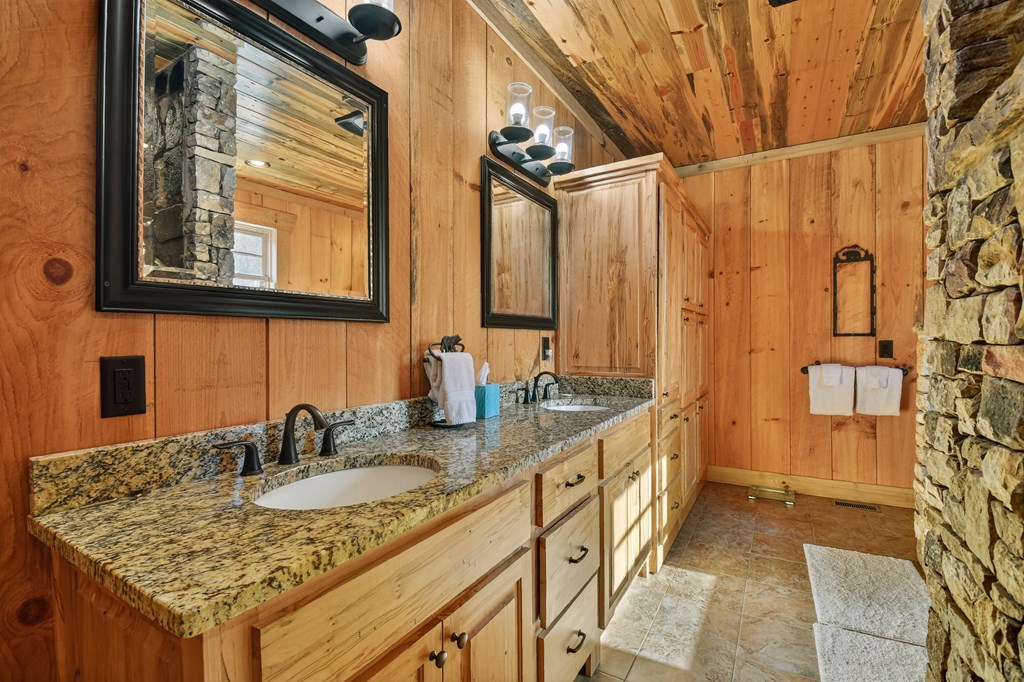 1901 Hogback Drive Blue Ridge, GA 30513 - Photo 31 of 50 Master Bath