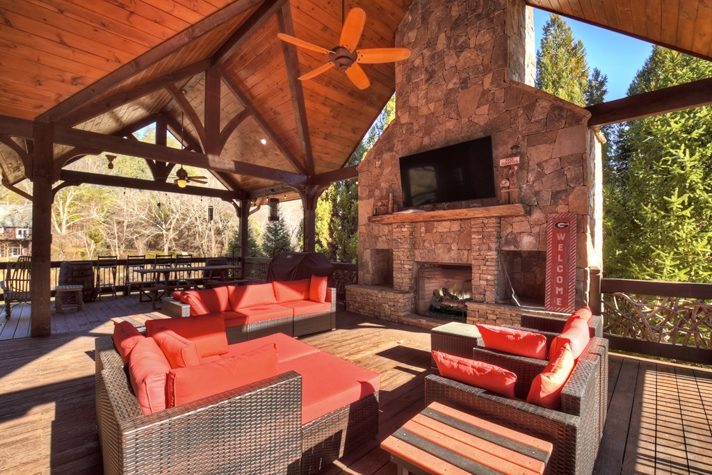 1901 Hogback Drive Blue Ridge, GA 30513 - Photo 4 of 50 Gallery Image 4